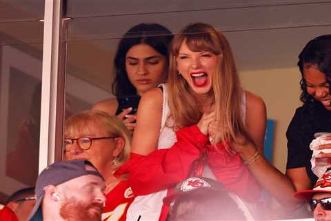 Kansas City Chiefs Owners Give Taylor Swift a Birthday Present