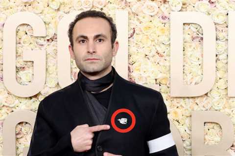At The Golden Globes, The Crown Actor Khalid Abdalla Made A Fashion Statement Demanding A Ceasefire ..
