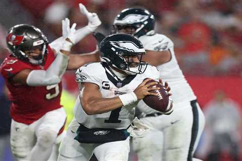 Eagles vs. Buccaneers prediction: NFL wild card odds, picks, best bets