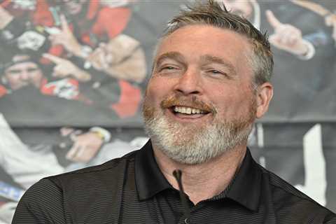 Patrick Roy provides emphatic win at first Islanders press conference