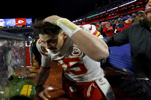 Bills fans pelt Chiefs’ Patrick Mahomes with snowballs after heartbreaking playoff loss