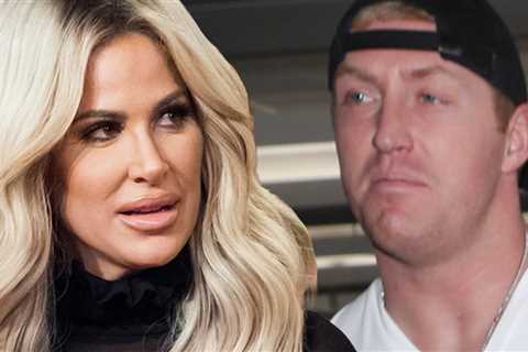 Kim Zolciak Thinks Kroy Biermann is Leaking to the Press in Divorce Case