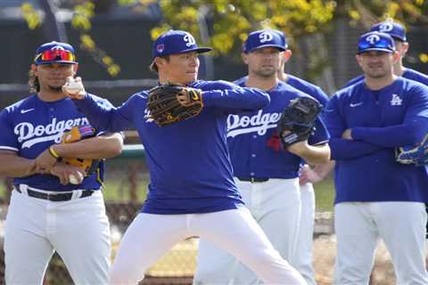 Yoshinobu Yamamoto set to defy past pitching wisdom with Dodgers after spurning Mets, Yankees