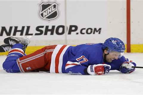 Blake Wheeler helped off ice in ugly Rangers injury scene