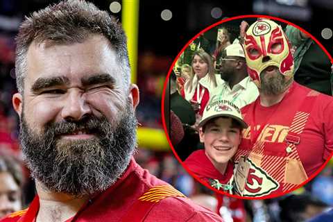 Jason Kelce Working With Teen's Family To Return Super Bowl Luchador Mask