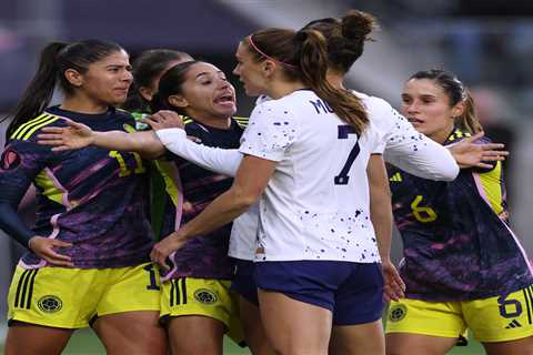 Alex Morgan restrained by USWNT teammates in heated moment during win over Colombia