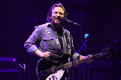 Eddie Vedder Says Taylor Swift’s Eras Tour Reminded Him of ‘Punk Rock Crowds’