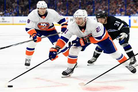 Islanders vs. Flyers prediction: NHL odds, picks for must-win Monday matchup