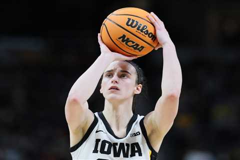 Caitlin Clark Final Four props: Iowa vs. UConn picks, odds, predictions