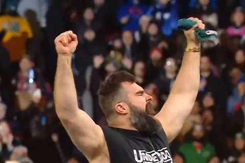 Jason Kelce Makes Surprise Appearance At WrestleMania 40