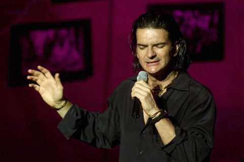 Ricardo Arjona’s ‘Historias’ Turns 30: All 14 Tracks Ranked