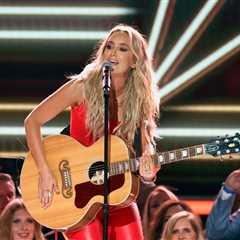 Lainey Wilson Covers ‘God Blessed Texas’ & Plays New Single ‘Hang Tight Honey’ for Roaring 2024 ACM ..