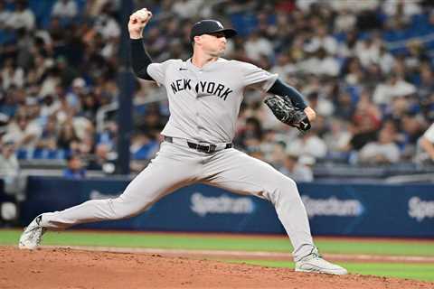 Yankees’ Clay Holmes hangs on for save despite lack of control