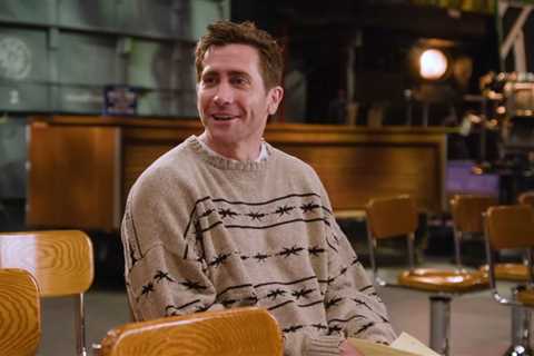 Jake Gyllenhaal Puts a Lot of Effort Into Signing ‘SNL’ Yearbook in New Promo