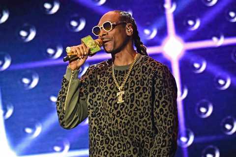 Snoop Calls Drake & Kendrick Lamar His ‘Nephews’ & Thanks Them for ‘Raising the Bar’ in Rap Feud