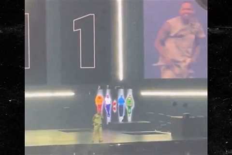 Chris Brown Scoffs At Being 'Blackballed' During Sold-Out Tour Opener