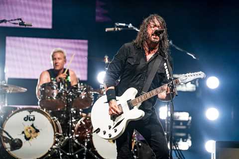 Dave Grohl Jokes About Taylor Swift’s Eras Tour at Foo Fighters’ London Show: ‘We Actually..