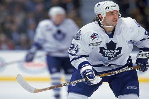 Sergei Berezin, former NHL winger, dead at 52