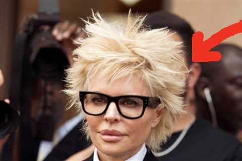 Lisa Rinna Debuted Her New Dramatically Platinum Blonde Hair During Paris Fashion Week, And The..