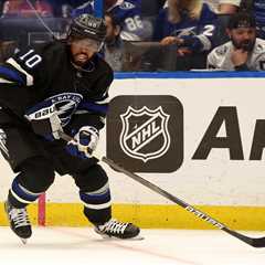 Islanders sign Anthony Duclair, re-sign Mike Reilly in NHL free agency