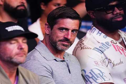 Aaron Rodgers posts photo from UFC 303 after skipping Jets minicamp