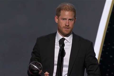 Prince Harry Pays Tribute To Pat Tillman's Mom During Powerful ESPYs Speech