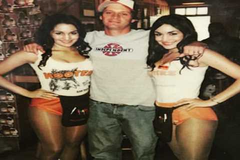 How working as Hooters waitresses prepared Nikki and Brie Garcia for WWE