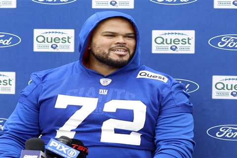 Giants’ Jermaine Eluemunor gets first Dexter Lawrence experience with ‘big-man hit’