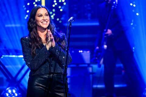 In Canada: Alanis Morissette to Accept Icon Award at Billboard Canada Women in Music 2024