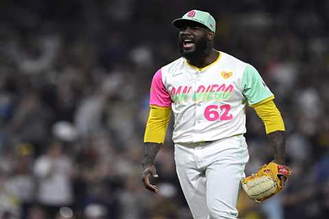 Yankees upgrade bullpen with trade for Padres’ Enyel De Los Santos at deadline