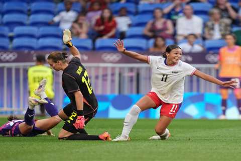 Sophia Smith’s dramatic extra-time goal sends USWNT into Olympic final