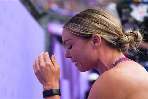 American heptathlete Chari Hawkins breaks down after costly mistake