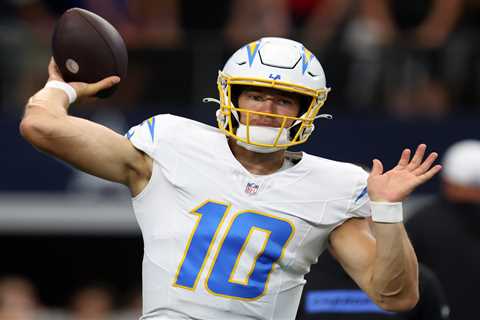 Justin Herbert among ‘11 or 12’ Chargers stuck on elevator for two hours