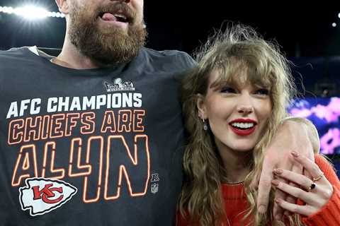 Taylor Swift and Travis Kelce Arrive at NYC Dinner in Style