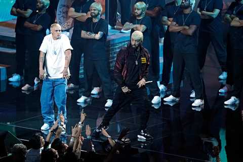 Eminem Opens 2024 MTV VMAs With ‘Houdini’ & Jelly Roll-Assisted ‘Somebody Save Me’ Alongside Slim..