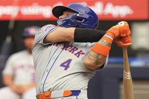 Francisco Alvarez gets respite with big homer in ninth in Mets’ win