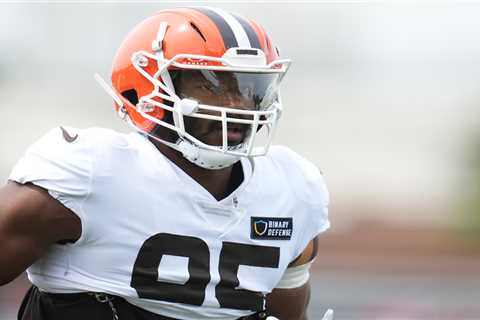 Myles Garrett battling lingering injury in both feet ahead of Giants matchup