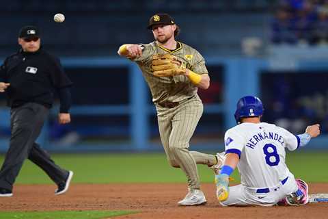 Padres clinch playoff berth with game-ending triple play