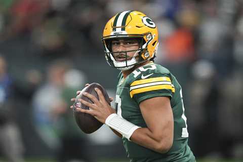 Jordan Love will be active for Packers vs. Vikings just weeks after scary MCL injury