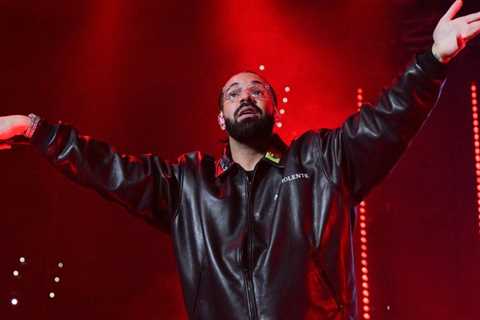 Drake’s It’s All A Blur Secures Top Grossing Hip Hop Tour Ranking