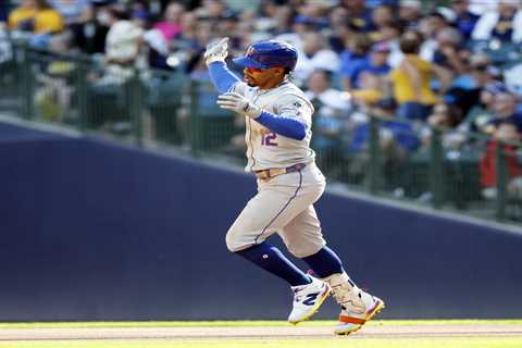 Mets one win away from playoffs after Francisco Lindor powers victory over Brewers