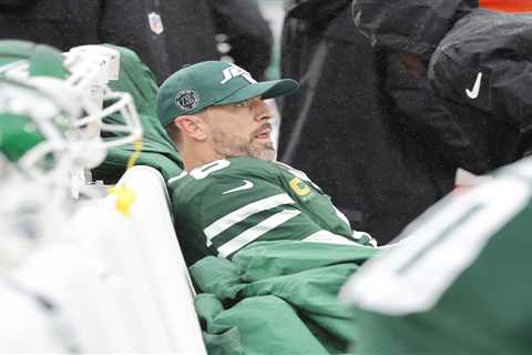 Aaron Rodgers had his dreaded ‘Welcome to the Jets’ moment with offense out of sync