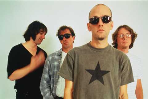 Chart Rewind: In 1994, R.E.M. Had a ‘Monster’ Week on the Billboard 200