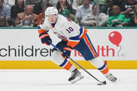 Simon Holmstrom gets another Islanders chance after Anthony Duclair’s injury crusher