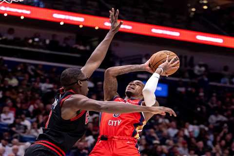 Dejounte Murray ‘feared’ to have fractured hand in Pelicans injury crusher