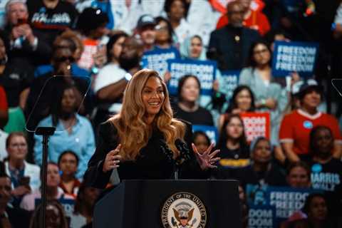 Here’s How to Recreate Beyoncé’s Outfit from Kamala Harris’ Houston Rally