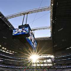 Piece of AT&T Stadium roof falls in scary incident before ‘Monday Night Football’