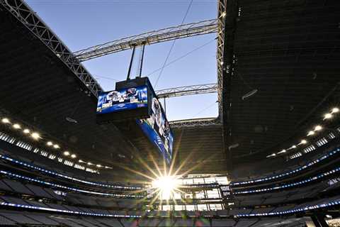 Piece of AT&T Stadium roof falls in scary incident before ‘Monday Night Football’