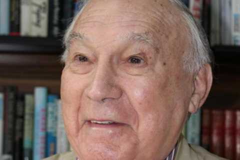 BBC Star and Bafta-Winner Lee Montague Dies Aged 97