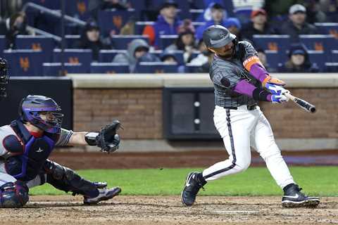 Luis Torrens delivers big hit after being scratched from Mets’ starting lineup with forearm..